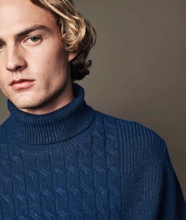 جمبر رجالي بتصميم ناعم ومريح يناسب الأجواء
الباردة والستايل العصري. A soft, confortable textured jumper - perfect for cool weather and casual
style.